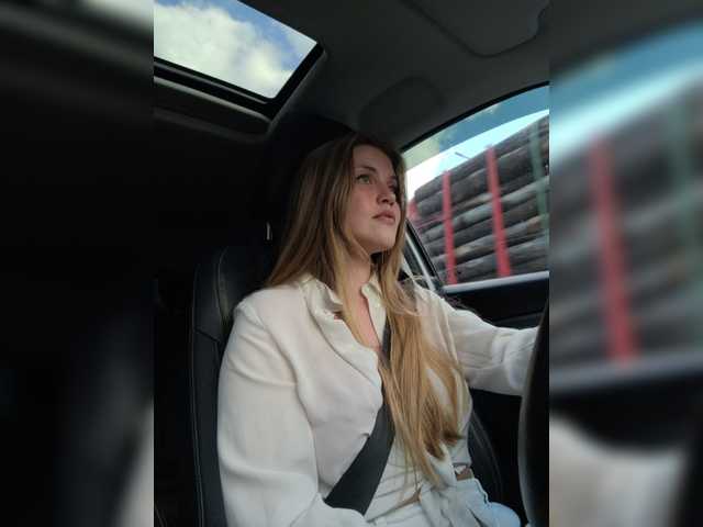 Capturas de pantalla de transmisión LEILA-ANGELL