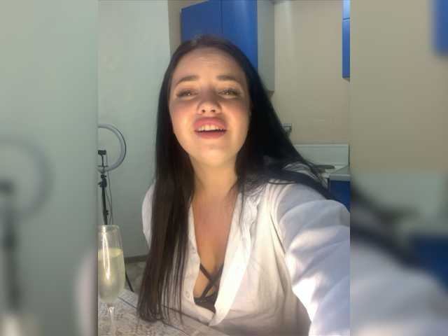 Capturas de pantalla de transmisión -Louise-