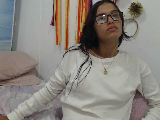 Capturas de pantalla de transmisión adaralove1