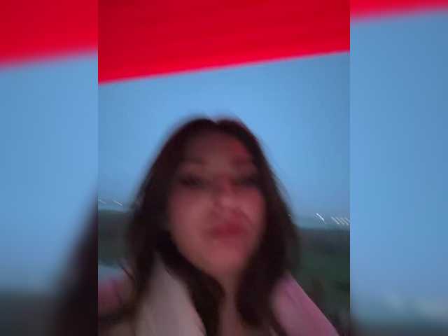 Capturas de pantalla de transmisión Adelina21