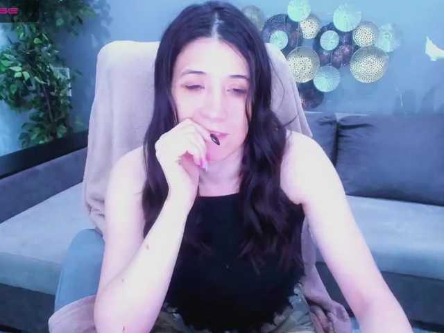 Capturas de pantalla de transmisión AdellinaBlack