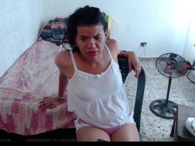 Capturas de pantalla de transmisión adrianna