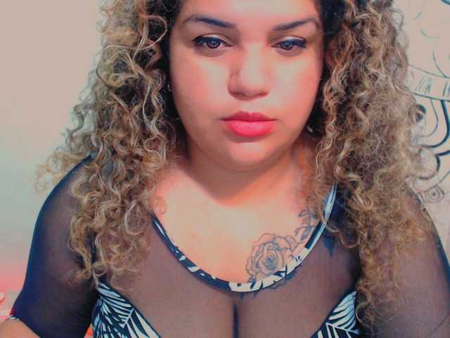 Capturas de pantalla de transmisión aishaaovit