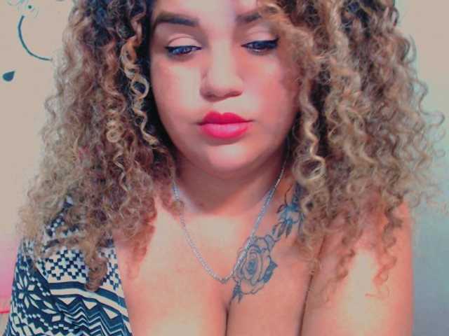 Capturas de pantalla de transmisión aishaaovit