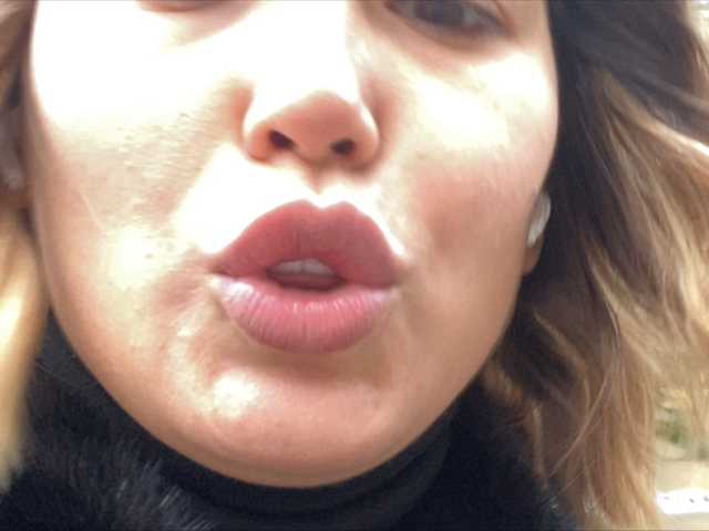 Capturas de pantalla de transmisión AishaMoon