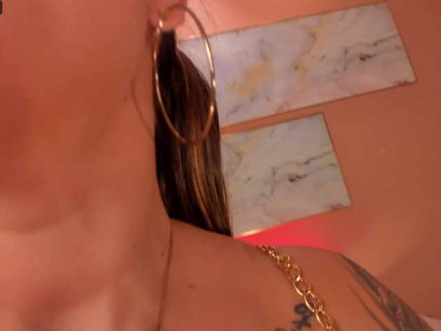 Capturas de pantalla de transmisión AlexaField