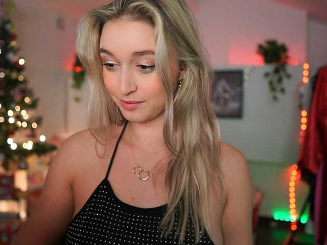 Fotos AlexisTexas18 Hi! I am Alexis 19 yrs old teen, with perfect ass, nice tits and very hot sexy dance moves! Lets have fun with me! Water on my white T-shirt at goal!