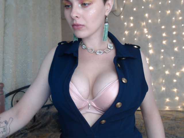 Capturas de pantalla de transmisión AlienKamila