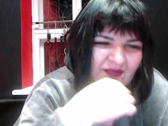 Capturas de pantalla de transmisión AliraDom