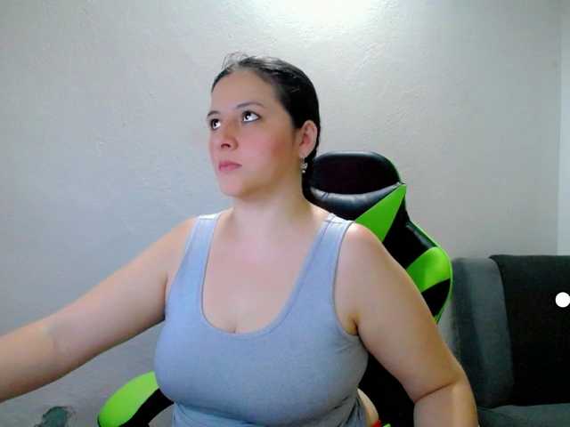 Capturas de pantalla de transmisión allisonbaby