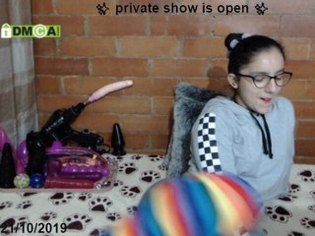 Capturas de pantalla de transmisión analgirll