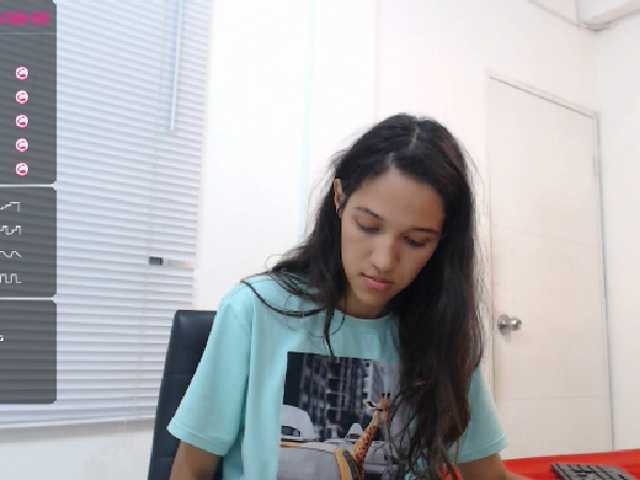 Capturas de pantalla de transmisión Andrea-Cute