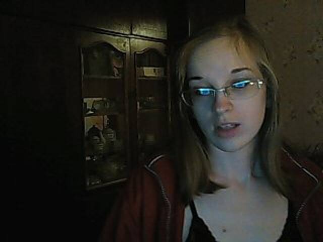 Capturas de pantalla de transmisión Angelpussy1