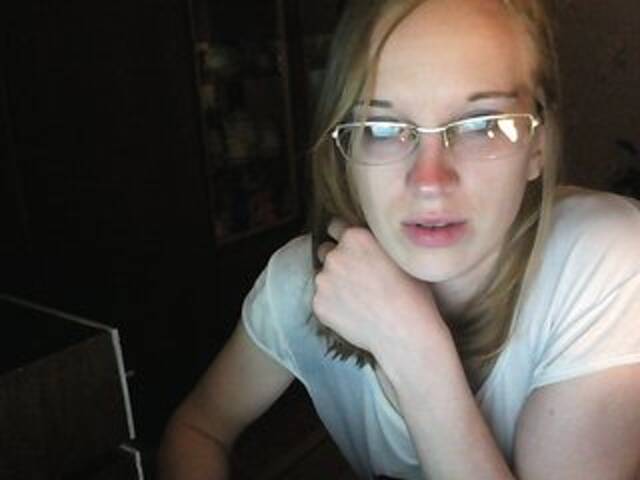 Capturas de pantalla de transmisión Angelpussy1