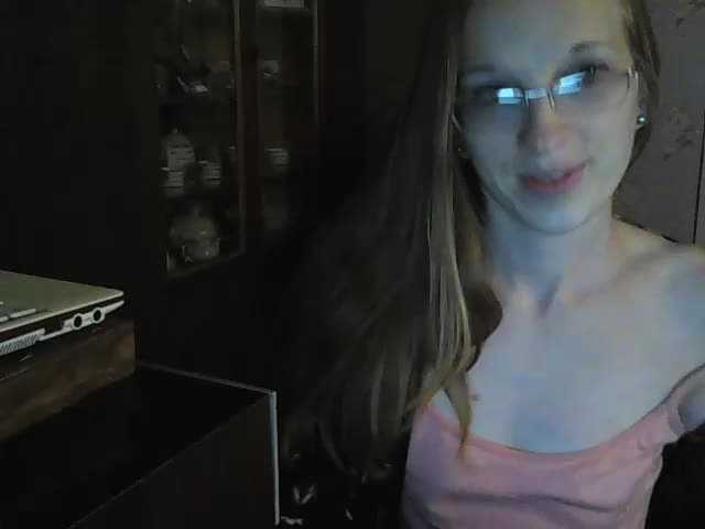 Capturas de pantalla de transmisión Angelpussy1