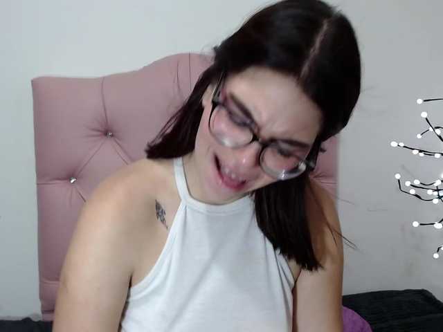 Capturas de pantalla de transmisión canela_love