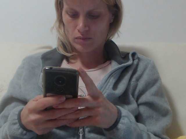 Capturas de pantalla de transmisión Annzhelika