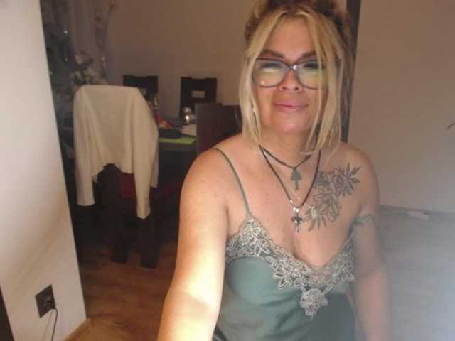 Fotos ArianeSexy Hello! Sexy milf here. TIP ME FOR FOLLOW.