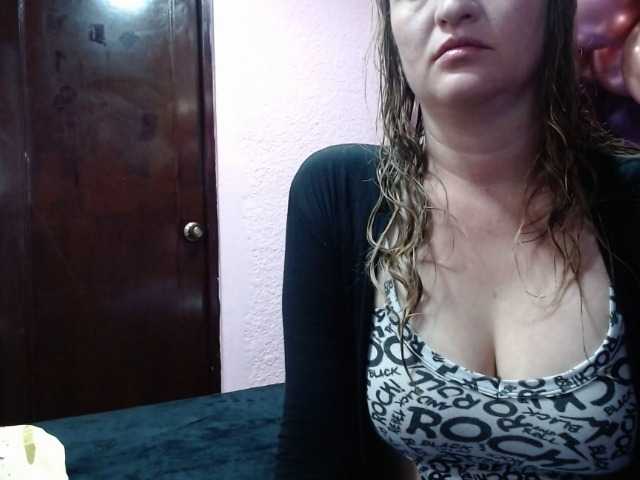 Capturas de pantalla de transmisión ARIELLA-HOT