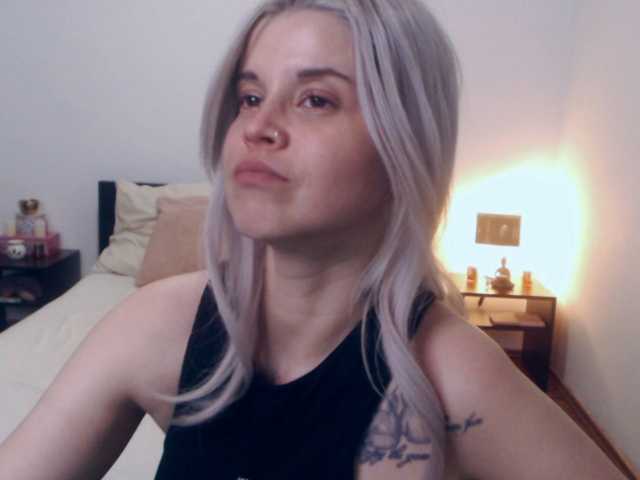 Capturas de pantalla de transmisión AryaJolie