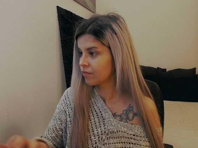 Capturas de pantalla de transmisión AryaJolie