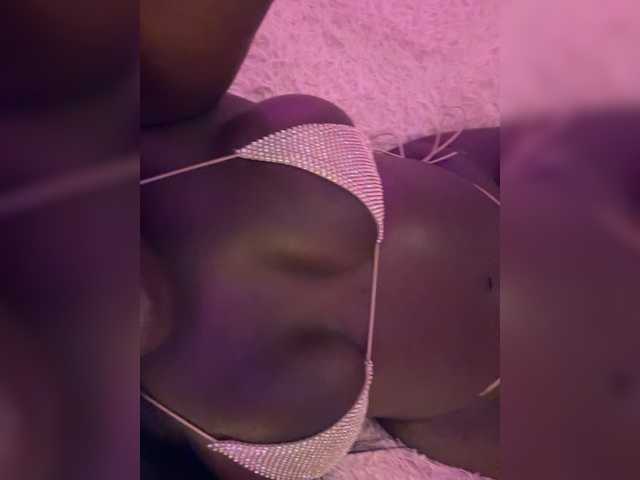 Capturas de pantalla de transmisión AshleyebonyX
