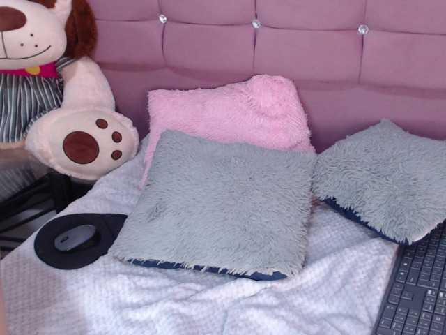 Capturas de pantalla de transmisión AstridJones