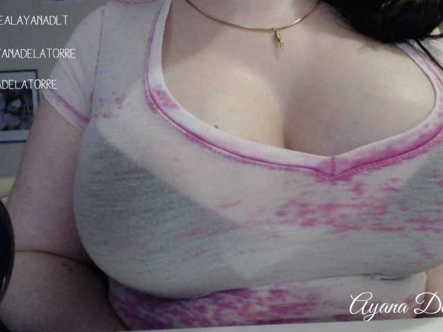Capturas de pantalla de transmisión AyanaXOXO