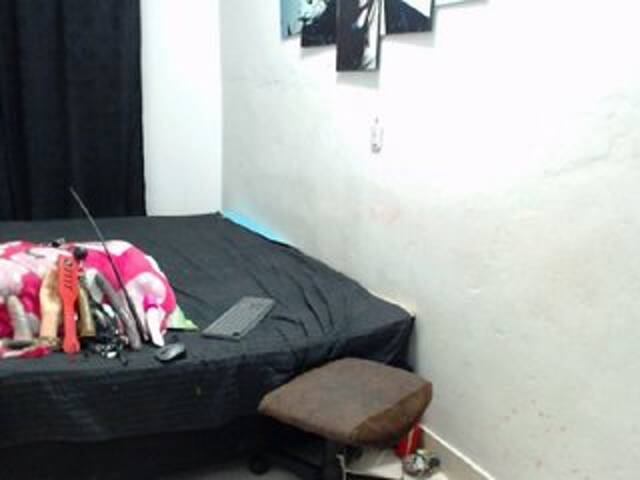 Capturas de pantalla de transmisión bdsm-26