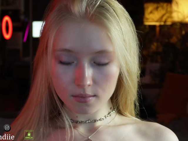 Capturas de pantalla de transmisión Bestblondie