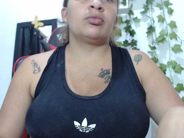 Capturas de pantalla de transmisión BeverlyCum