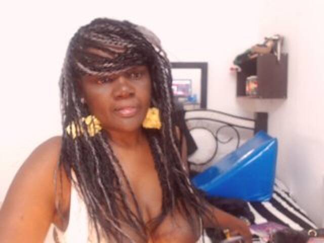 Capturas de pantalla de transmisión BigBustyBlack