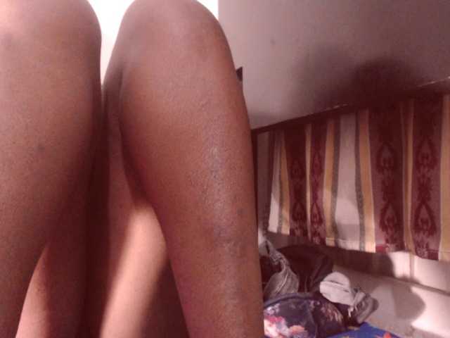 Capturas de pantalla de transmisión BigBustyBlack