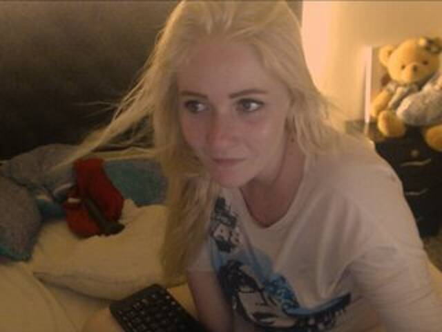 Capturas de pantalla de transmisión brithany-coll