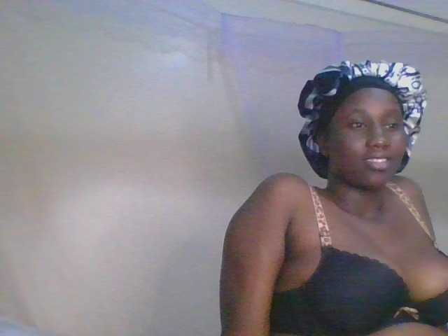 Capturas de pantalla de transmisión Busty-Barbie