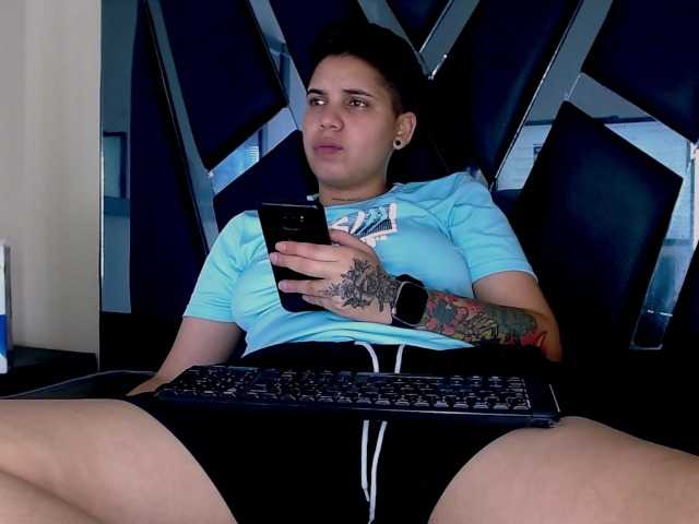Capturas de pantalla de transmisión CarlaSexy