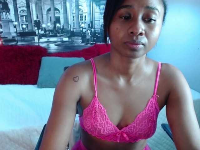 Capturas de pantalla de transmisión CarolinnHub