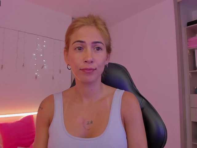Capturas de pantalla de transmisión CassieKleinX