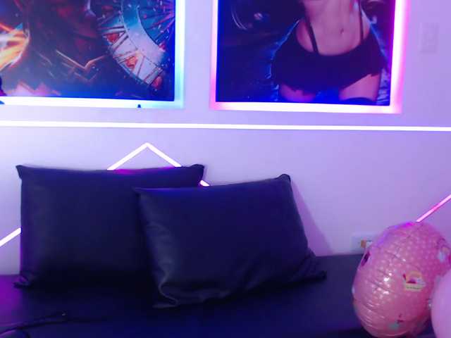 Capturas de pantalla de transmisión CharloteMill