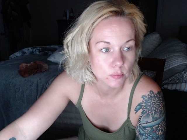 Capturas de pantalla de transmisión AvaWynn