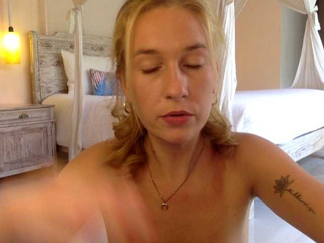 Capturas de pantalla de transmisión lilbadgurl