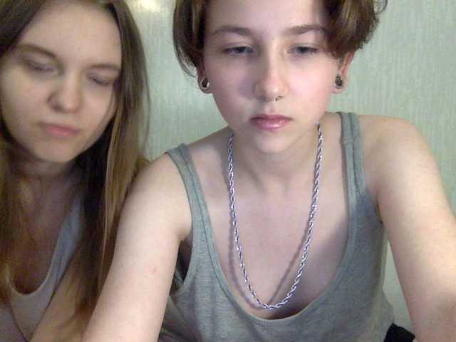 Capturas de pantalla de transmisión CleoAndTiena