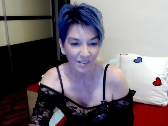 Fotos cornycamelia Welcome guys to my room ,Hoot Cougar play with me and lest cum toghter