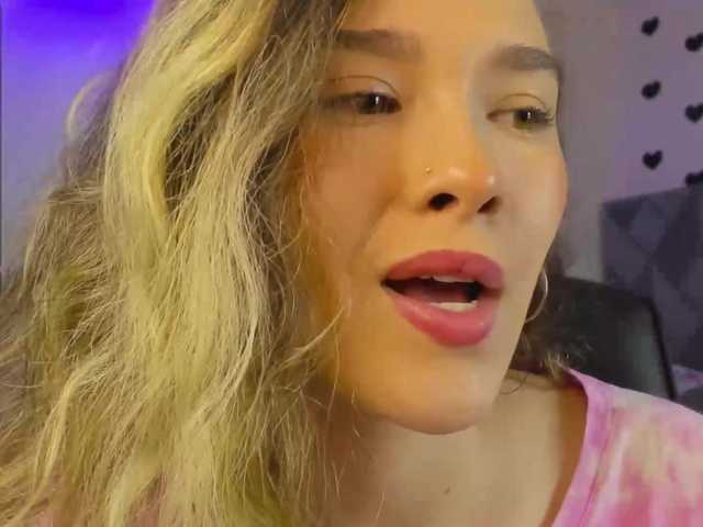 Capturas de pantalla de transmisión curlygirl1