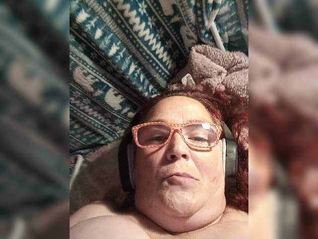 Capturas de pantalla de transmisión CurvyMeg