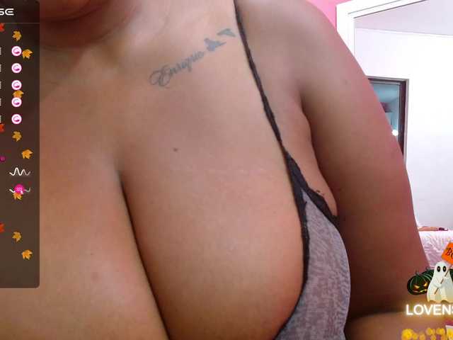 Capturas de pantalla de transmisión curvymommyy