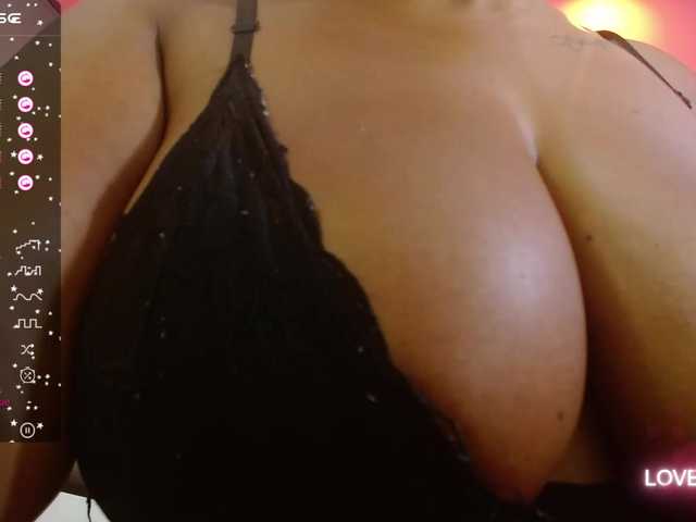 Capturas de pantalla de transmisión curvymommyy