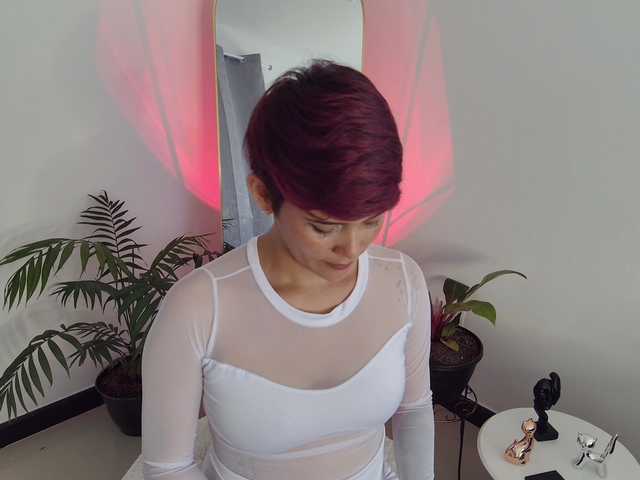 Capturas de pantalla de transmisión DannaCartier