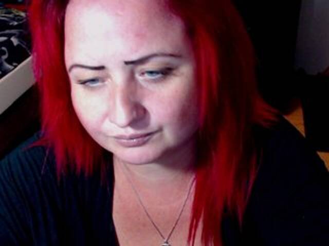 Capturas de pantalla de transmisión KinkyDomina