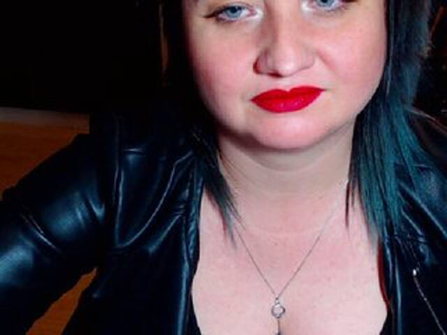 Capturas de pantalla de transmisión KinkyDomina